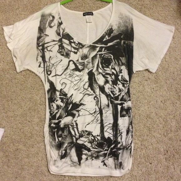 Small Wet Seal, rutched sides black&white pattern