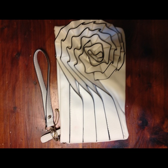 TRADED White clutch purse