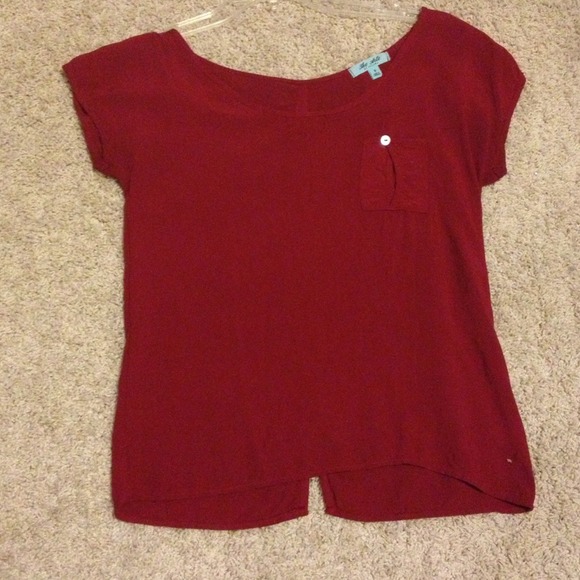 Size small, button back top