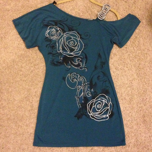 Cut out shoulder with rhinestone 'broach' on strap