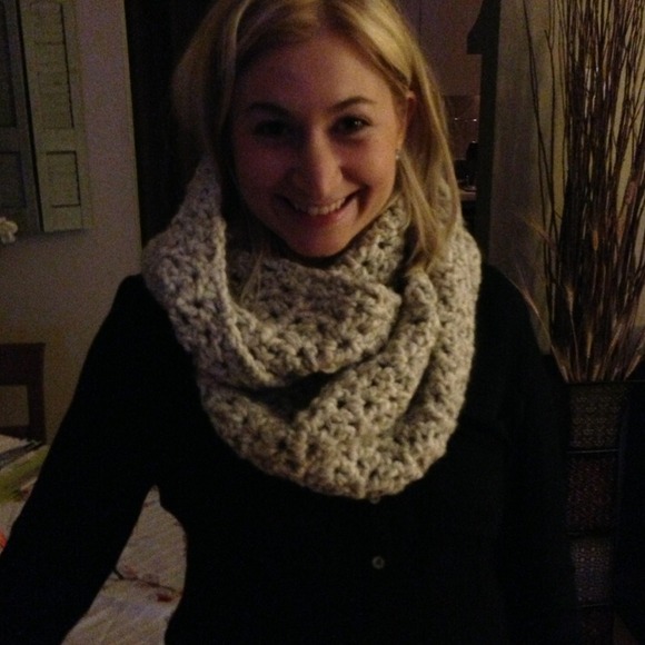 ❌REDUCE PRICE❌handmade Infinity scarf!!very warm!