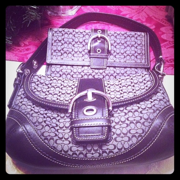 💢RESERVED💢 @marinewife23 coach bag & wallet