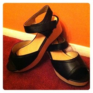 Light weight black sandals