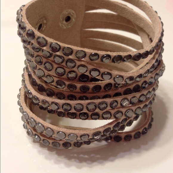 🌟 SOLD in bundle... Layered bracelet