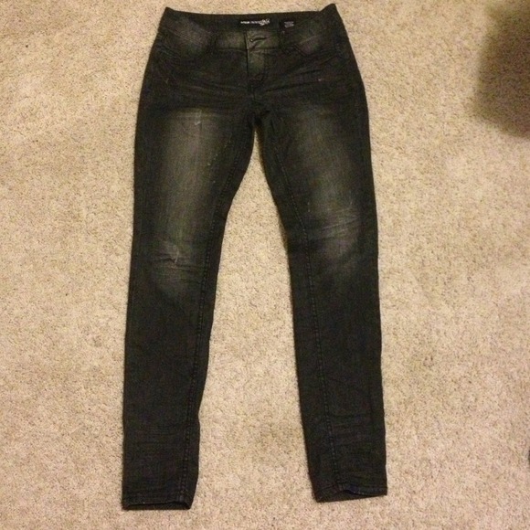 size 7 faded and distressed skinny jeans