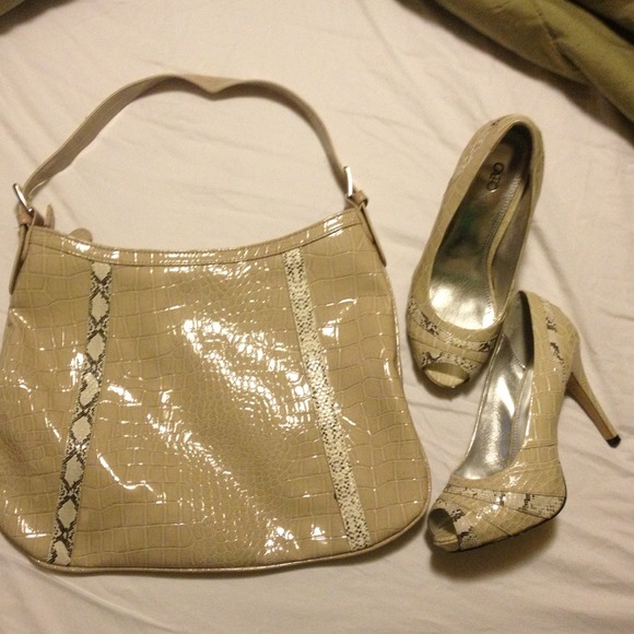 Handbags - Show Stopper shoulder bag w/ matching shoes!!!