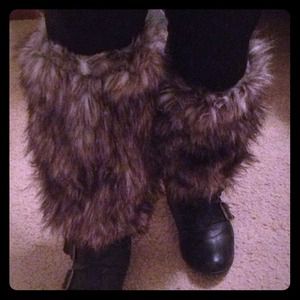 Stylish faux fur leg cuffs