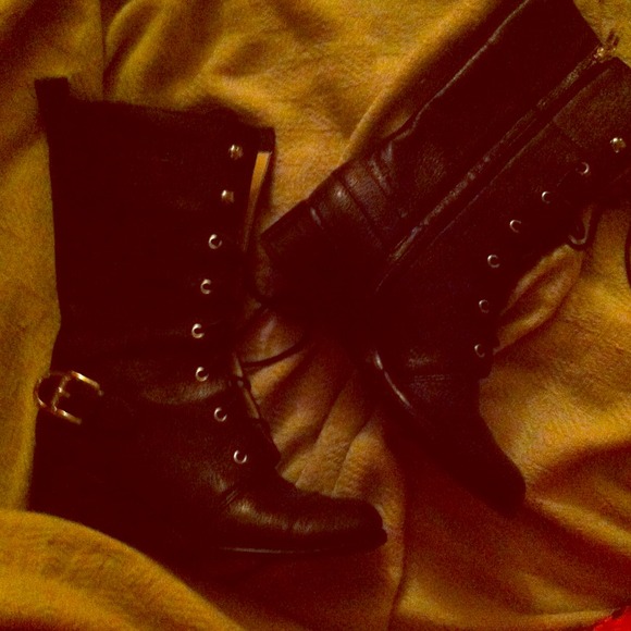 Michael Kors buckle wedge size 5.5