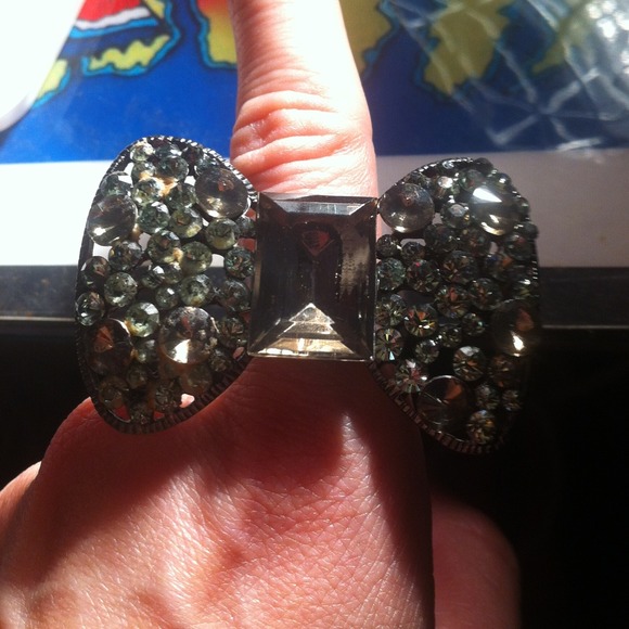Cute crystal bow ring