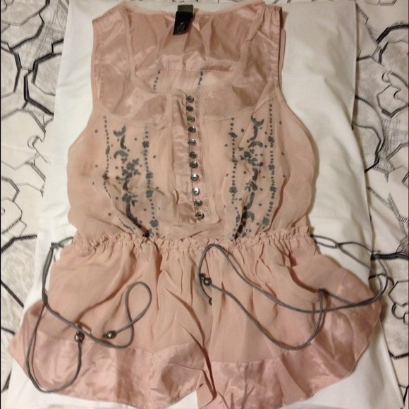 Adorable Lux pale pink and gray blouse.