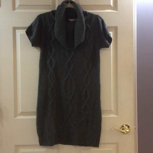 Gray sweater dress!! Or sweater tunic! GORGEOUS!!