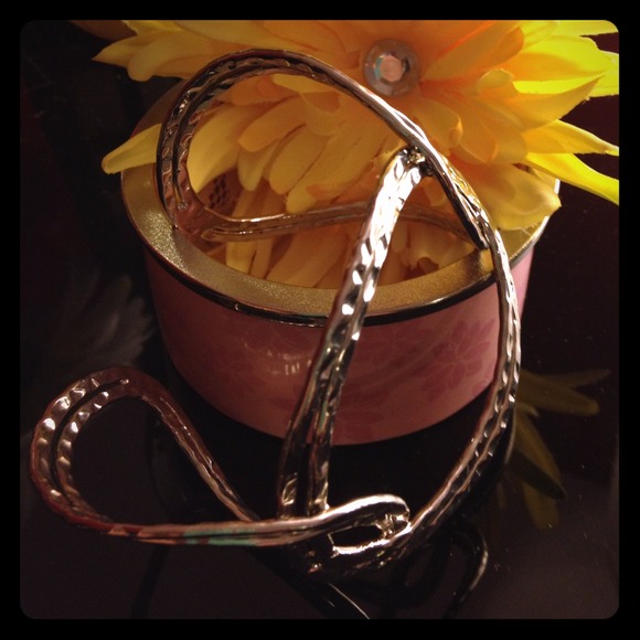 Bracelet - Picture 1 of 2