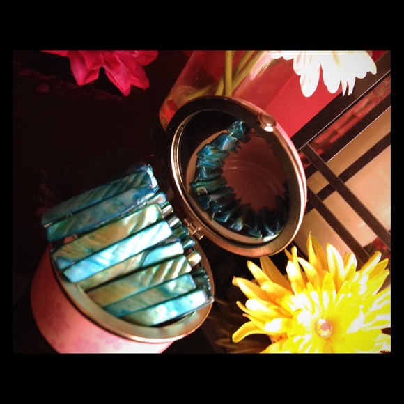 Bracelet - Picture 1 of 2