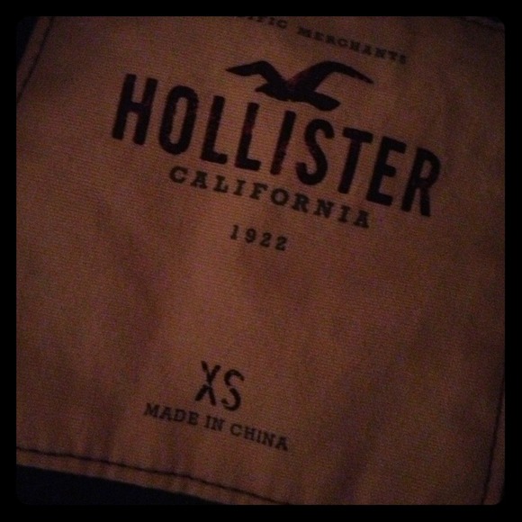 Fits XS and Small. NWOT. Cropped sweatshirt. Navy.