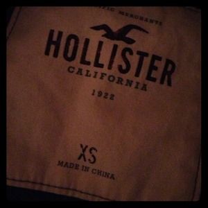 Fits XS and Small. NWOT. Cropped sweatshirt. Navy.