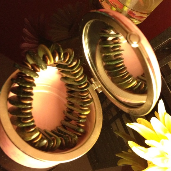 Bracelet - Picture 1 of 2