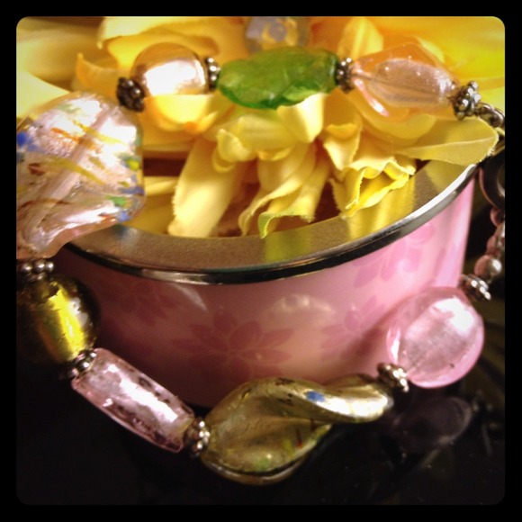 Bracelet - Picture 1 of 2