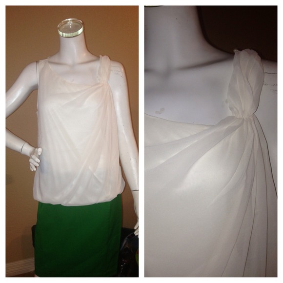 🚫SOLD🚫NWT Express ivory twist blouse. S