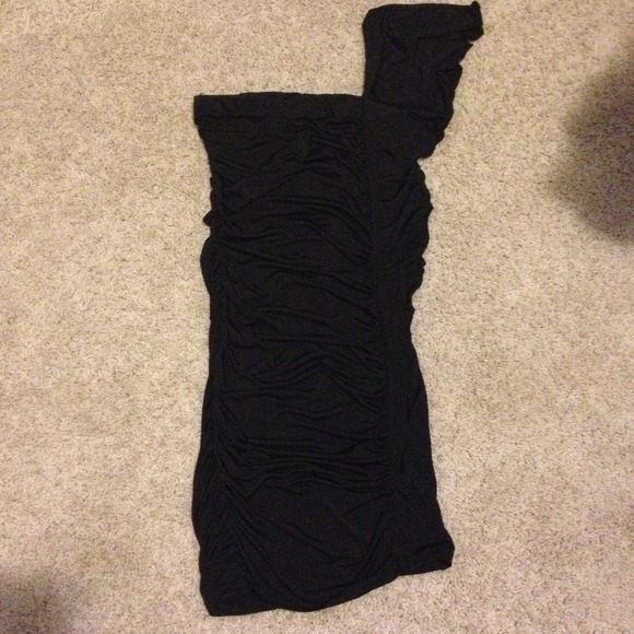 Size M but more like a S scrunched black mini