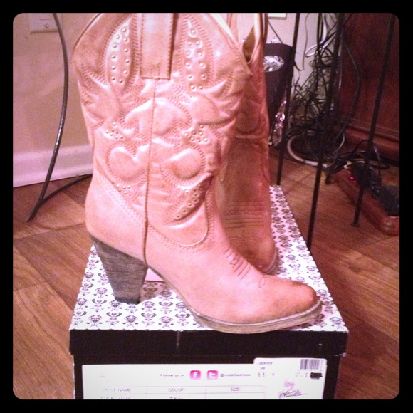 ACCIDENTALLY DELETED THIS ITEM! Cowgirl Boots!