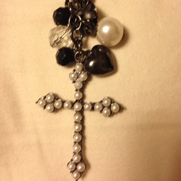 Cross necklace - Picture 2 of 3