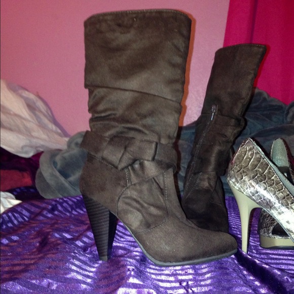 Sz:6 Boots Sz: 6Steve Madden & Guess Heels. - Picture 4 of 4