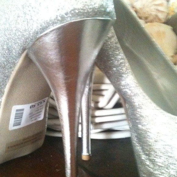 peek toe 5 in. High heals - Picture 2 of 2