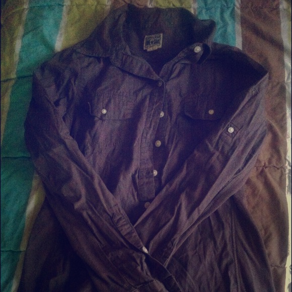 Converse grey button down. Fitted.