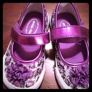 Infant purple shoes