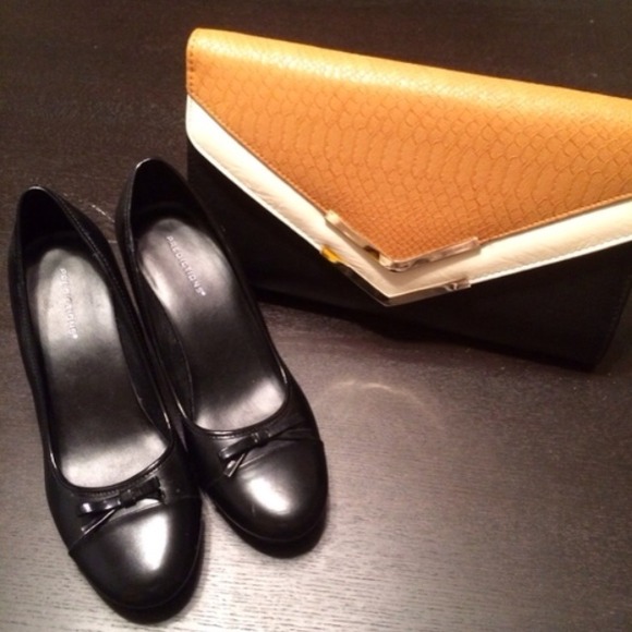 Black business low heel shoe