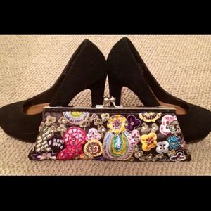 Detailed clutch.  Like brand new. Used once.