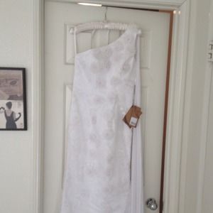 NWT WHITE TRUMPET WEDDING GOWN