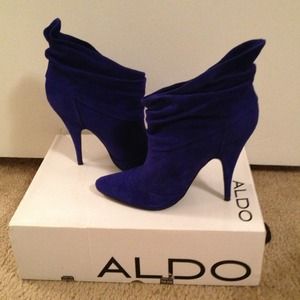 🚫🚫Reserved🚫🚫Sexy electric blue booties.