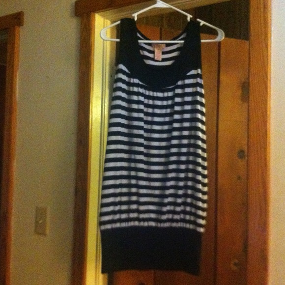 Top - Picture 2 of 2