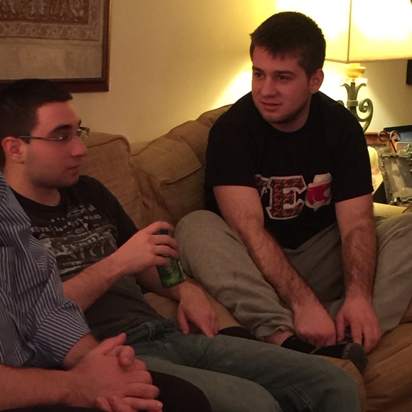 VINTAGE JEWELRY AND CLOTHING - Picture 8 of 16