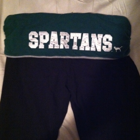 SOLDVictoria Secret Michigan State yoga pants