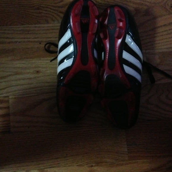 Soccer shoes - Picture 2 of 2