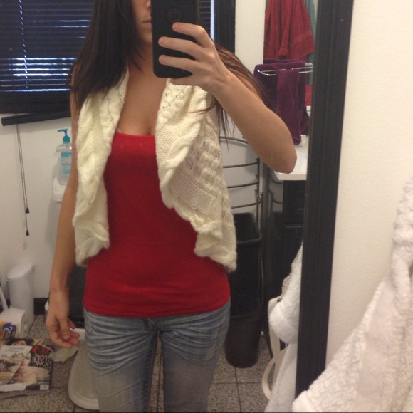 White knitted overlay