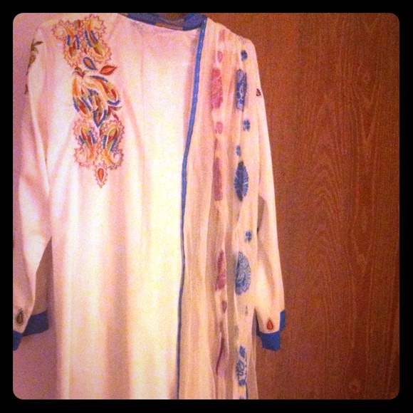 Pakistani /Indian shalwar kamez .. - Picture 1 of 1