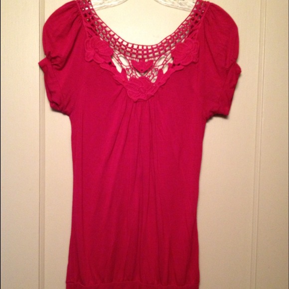 Not available!!! Dark pink top w/crochet detailing - Picture 3 of 4