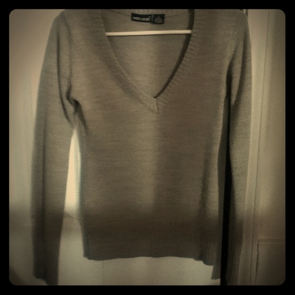 **RESERVED***Cute and comfy grey sweater.