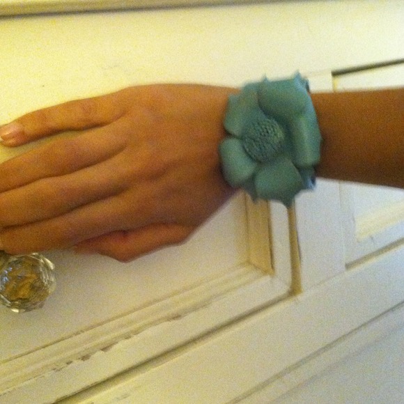 Distressed leather bracelet - Picture 3 of 3