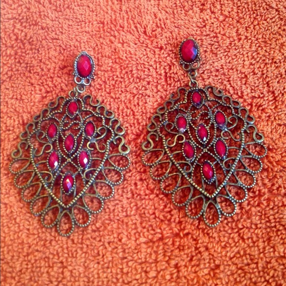💥REDUCED💥Gold like earrings with red stones