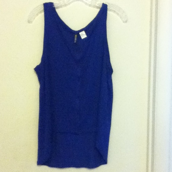 H&M hi-low shirt and feather earring bundle