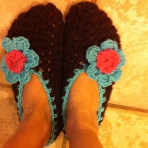 Crochet flower slippers