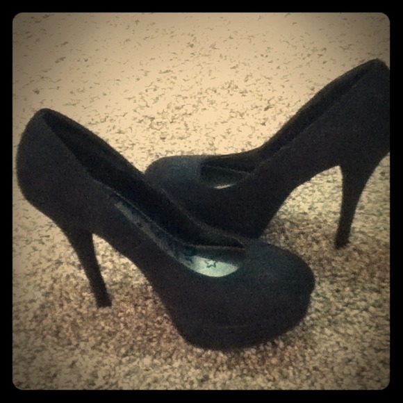 Size 6 1/2 black heels
