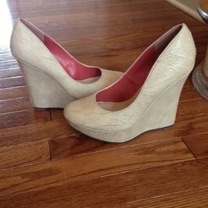 Nude wedges! Perfect for spring😊