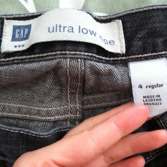 Gap ultra low rise blk wash jeans - Picture 2 of 4