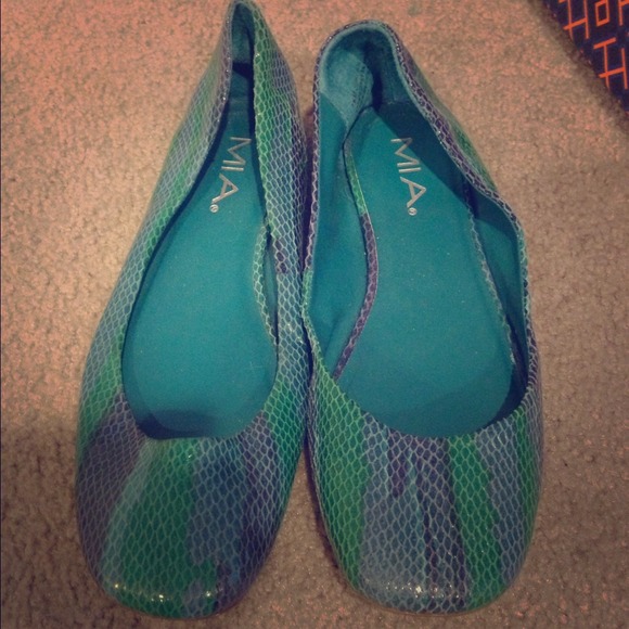 🔴SOLD🔴Snakeskin blue and green flats