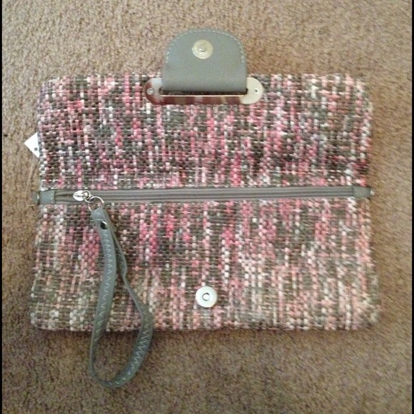 Clutch - Picture 2 of 3